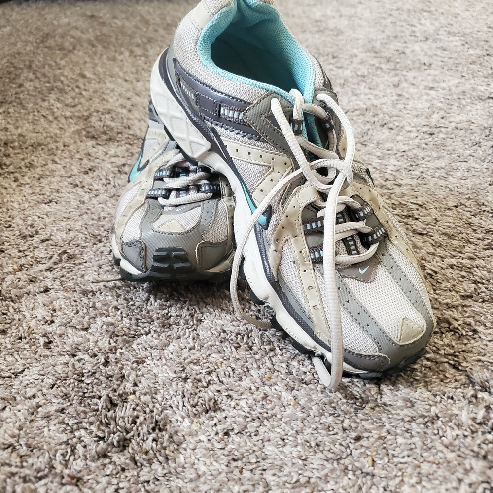 Stylish Women's Running Shoes - Gray and Blue